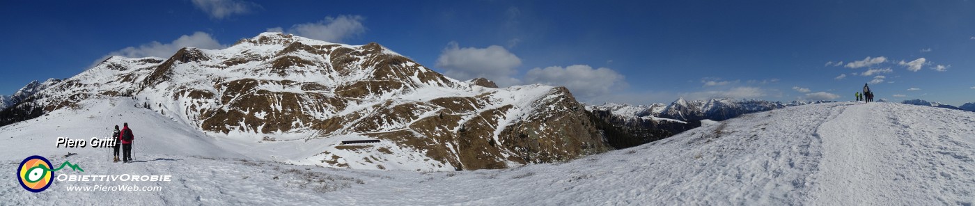 60 Sul percorso dei dossi dei Piani d'Avaro (in alto a dx).jpg